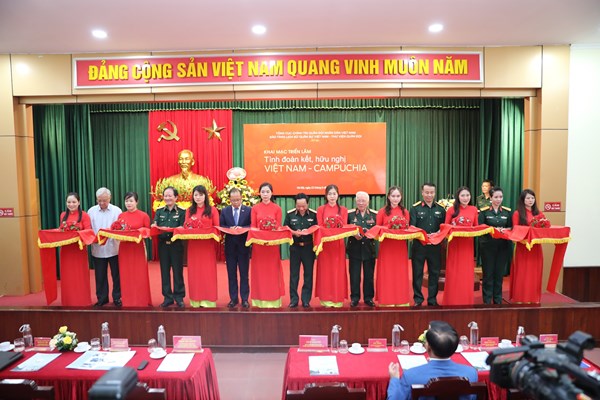 Hơn 200 hình ảnh, tài liệu, hiện vật về “Tình đoàn kết, hữu nghị Việt Nam - Campuchia” - Anh 1