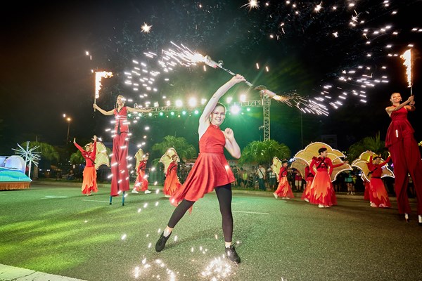 Đà Nẵng: Lễ hội Carnival đường phố Sun Fest khuấy động người dân và du khách - Anh 2