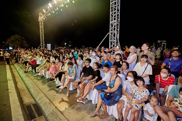 Đà Nẵng: Lễ hội Carnival đường phố Sun Fest khuấy động người dân và du khách - Anh 1