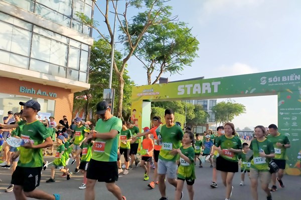 Hơn 500 VĐV tham gia giải chạy kết nối gia đình - Anh 2