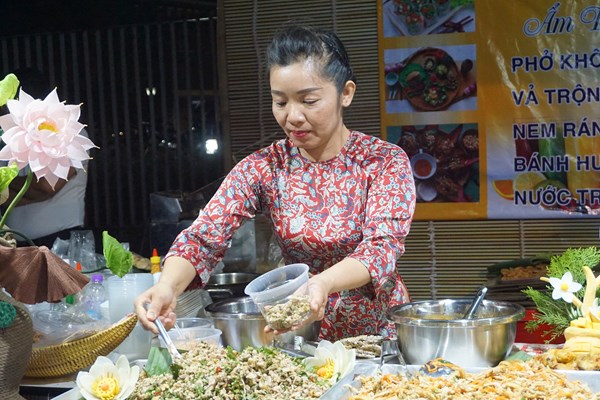 100 món ẩm thực đường phố ở Huế hấp dẫn du khách - Anh 1