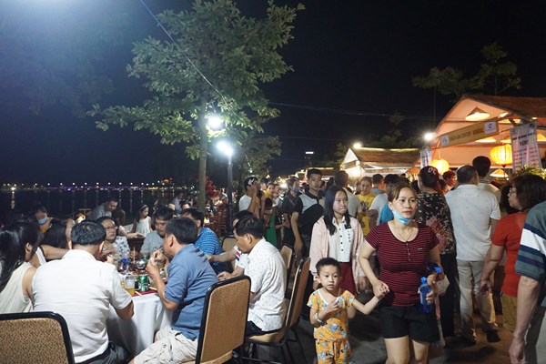 100 món ẩm thực đường phố ở Huế hấp dẫn du khách - Anh 4