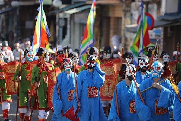 Lần đầu tiên quảng diễn và rước mặt nạ tuồng tại Festival Huế - Anh 5