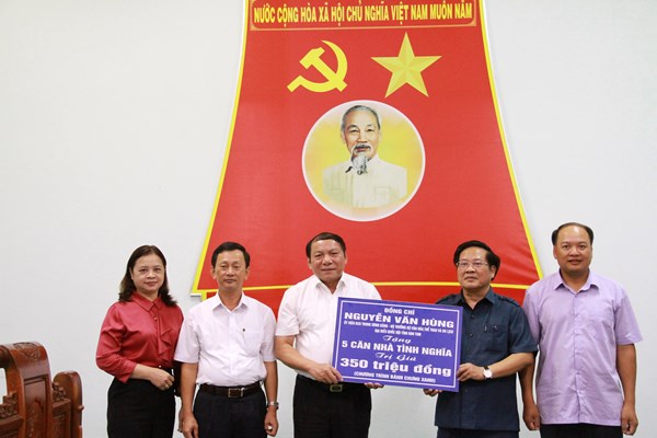 Bộ trưởng Nguyễn Văn Hùng: Quyết liệt và nỗ lực, Bộ VHTTDL tìm kiếm tất cả các nguồn lực để hỗ trợ Kon Tum phát triển - Anh 7