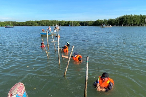 Tháo dỡ các công trình vi phạm tại Khu sinh thái Cồn Chim (Bình Định): Sẽ tạo sinh kế mới cho người dân - Anh 2