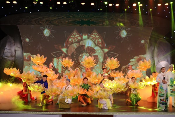 Xây dựng môi trường văn hóa cơ sở: Đáp ứng yêu cầu phát triển bền vững đất nước - Anh 1