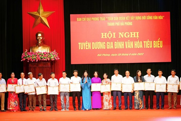 Hải Phòng tuyên dương, khen thưởng 210 gia đình văn hóa tiêu biểu - Anh 1