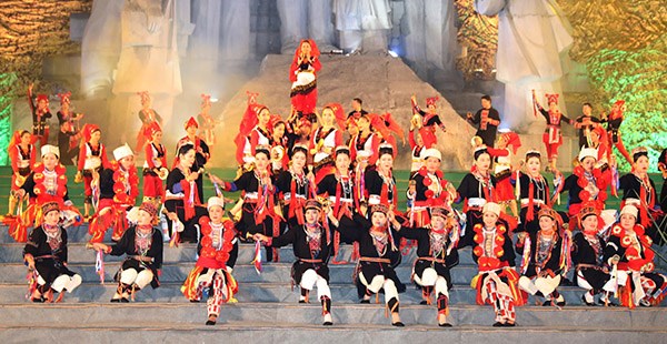 Gan 2000 nghe nhan, dien vien tham gia Ngay hoi van hoa dan toc Dao toan quoc - Anh 2