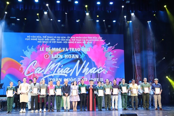 Bế mạc Liên hoan Ca Múa Nhạc toàn quốc 2021 (Đợt 2): Nỗ lực vượt khó - Anh 9
