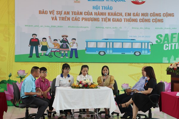 Bảo vệ phụ nữ và các em gái: Hãy cùng lên tiếng - Anh 1