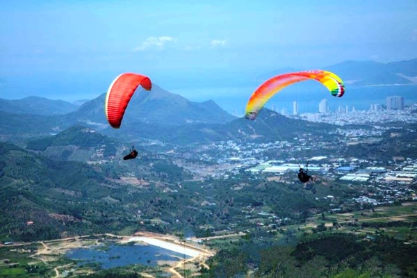Đến Khánh Hòa trải nghiệm lễ hội dù lượn Nha Trang - Anh 1