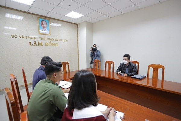 Cảnh cáo đơn vị tổ chức ca sĩ Khánh Ly biểu diễn ca khúc nhạy cảm chưa xin phép - Anh 1