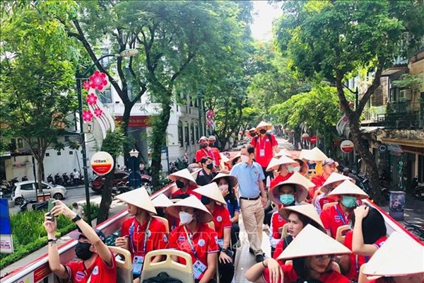 Hà Nội: 6 tháng đầu năm ngành Du lịch phục hồi mạnh mẽ - Anh 1