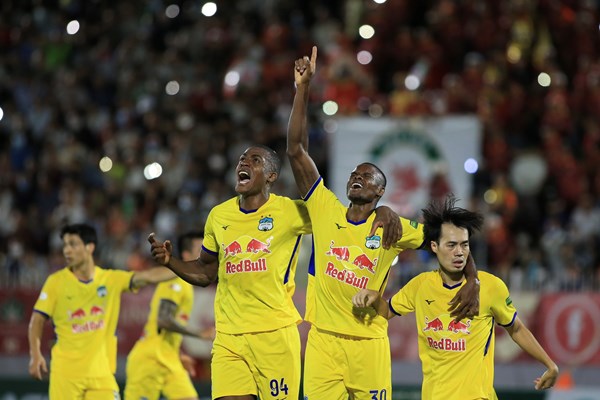 V.League trở lại đầy hấp dẫn - Anh 3
