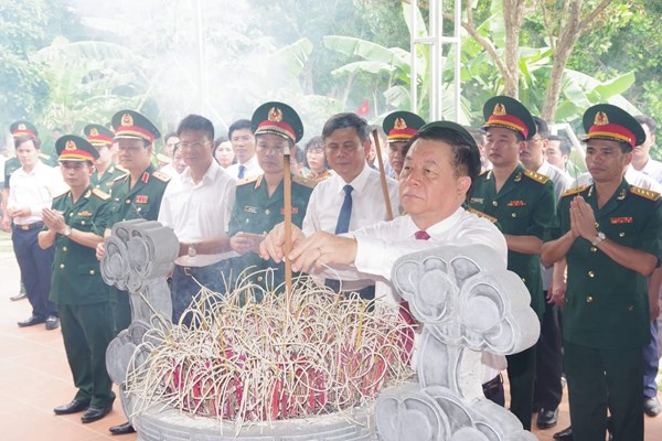 Tưởng niệm 50 năm Ngày hy sinh của 13 cán bộ, chiến sĩ Trạm thông tin A69 - Anh 1