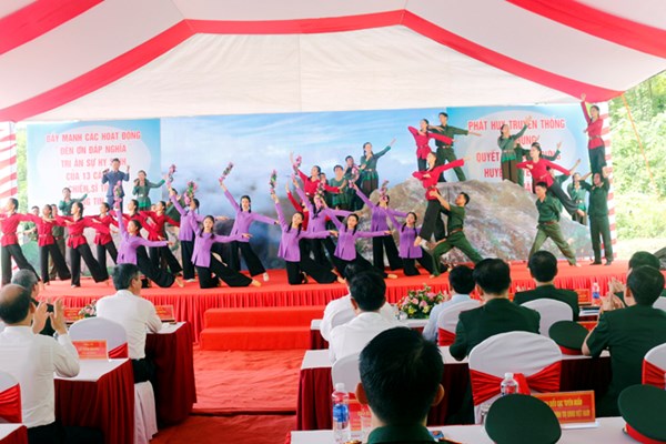 Tưởng niệm 50 năm Ngày hy sinh của 13 cán bộ, chiến sĩ Trạm thông tin A69 - Anh 7