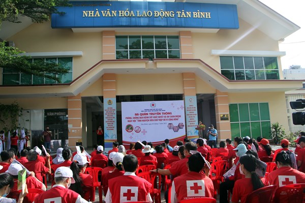 TP.HCM: Ra quân truyền thông phòng, chống dịch bệnh sốt xuất huyết và tay chân miệng - Anh 2