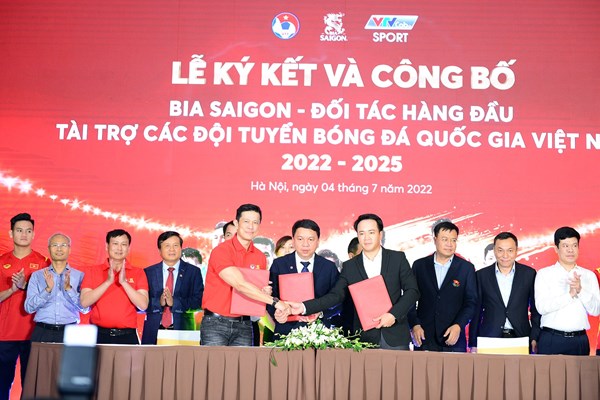 Thêm nhà tài trợ cho các đội tuyển bóng đá quốc gia - Anh 2