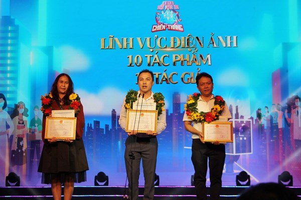 Trao tặng giải thưởng các tác phẩm VHNT về phòng, chống Covid-19 - Anh 2