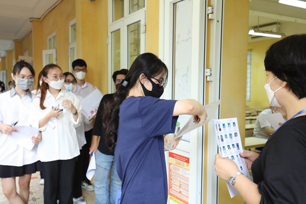 Gần 1 triệu thí sinh dự thi môn đầu tiên Kỳ thi tốt nghiệp THPT - Anh 1