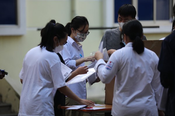 Gần 1 triệu thí sinh dự thi môn đầu tiên Kỳ thi tốt nghiệp THPT - Anh 3