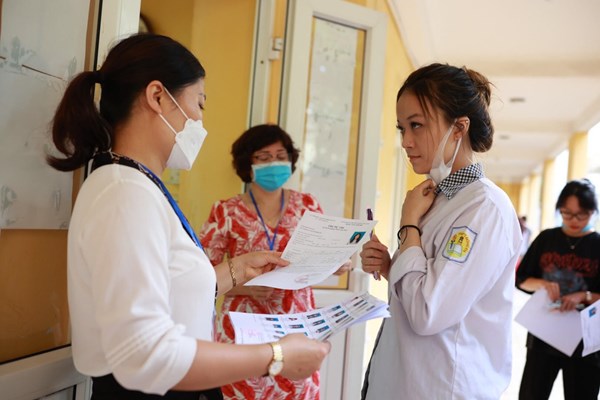 Gần 1 triệu thí sinh dự thi môn đầu tiên Kỳ thi tốt nghiệp THPT - Anh 9