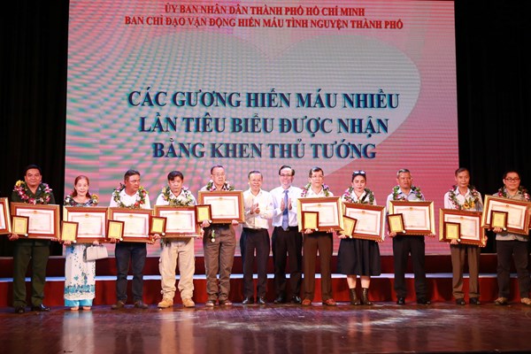 Phát động chiến dịch “Giọt hồng thành phố mang tên Bác” - Anh 1