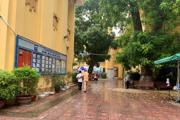 Những hình ảnh đẹp tại các điểm thi ở Hà Nội - Anh 4