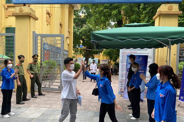 Kết thúc ngày thi tốt nghiệp THPT đầu tiên: Đề thi Toán và Ngữ văn có tính phân loại cao - Anh 3