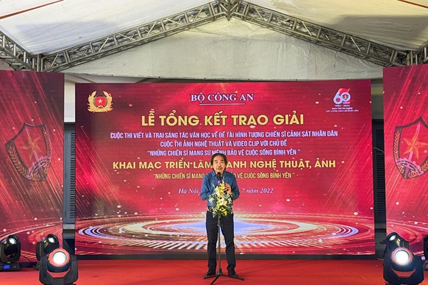 Nêu cao hình tượng người chiến sĩ Cảnh sát nhân dân thông qua các tác phẩm văn học – nghệ thuật - Anh 7