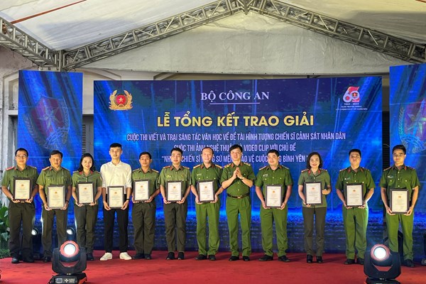 Nêu cao hình tượng người chiến sĩ Cảnh sát nhân dân thông qua các tác phẩm văn học – nghệ thuật - Anh 2