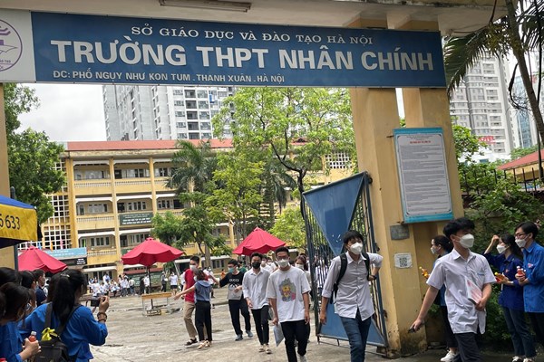 Ngày thi thứ 2: Thí sinh phấn khởi vì đề thi “vừa sức” - Anh 1