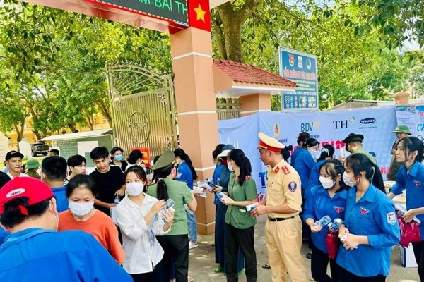 Ngày thi thứ 2: Thí sinh phấn khởi vì đề thi “vừa sức” - Anh 5