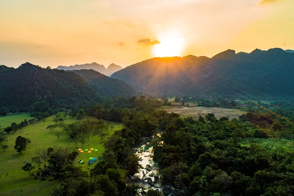 Ngân Thủy  - vẻ hoang sơ, lãng mạn giữa đại ngàn Trường Sơn - Anh 3