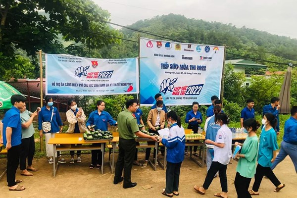 Nét đẹp văn hóa làm ấm lòng sĩ tử - Anh 3