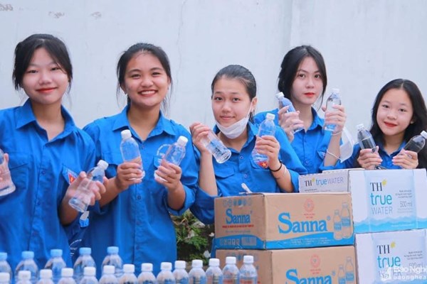 Nét đẹp văn hóa làm ấm lòng sĩ tử - Anh 7