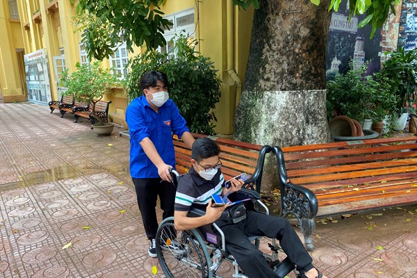 Nét đẹp văn hóa làm ấm lòng sĩ tử - Anh 1