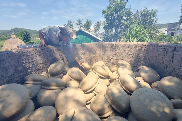 Làng gốm mộc bên đầm An Khê - Anh 3