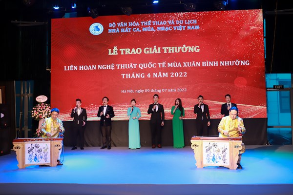 Trao giải Liên hoan Nghệ thuật quốc tế hữu nghị 