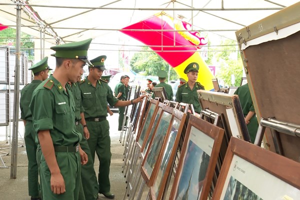 Cao Bằng: Triển lãm ảnh, tư liệu lịch sử về Hoàng Sa, Trường Sa - Anh 2