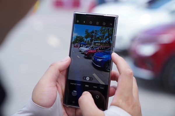 Màn đua nghẹt thở của VF e34 tại giải đua Gymkhana bằng xe điện đầu tiên - Anh 2