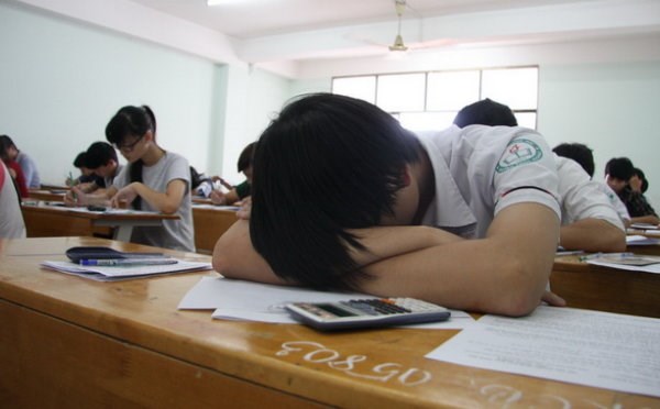 Làm gì để ngăn chặn những cú sốc mùa thi? - Anh 1