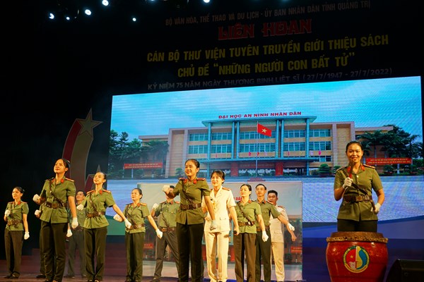 Khai mạc Liên hoan cán bộ thư viện tuyên truyền giới thiệu sách với chủ đề “Những người con bất tử” - Anh 7