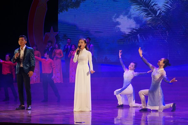 Khai mạc Liên hoan cán bộ thư viện tuyên truyền giới thiệu sách với chủ đề “Những người con bất tử” - Anh 1