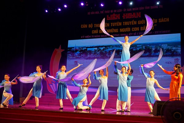 Khai mạc Liên hoan cán bộ thư viện tuyên truyền giới thiệu sách với chủ đề “Những người con bất tử” - Anh 6