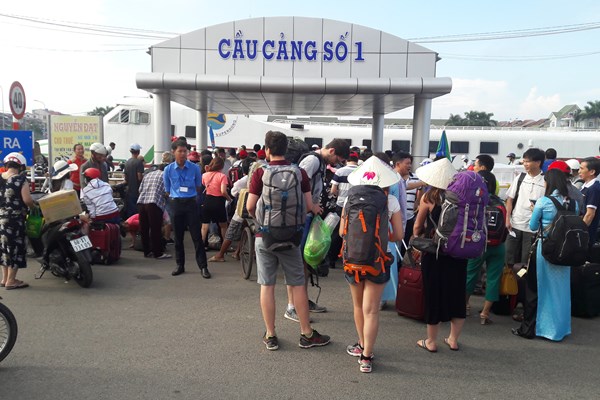 Tàu, phà ra các đảo ở Kiên Giang hoạt động bình thường trở lại - Anh 1