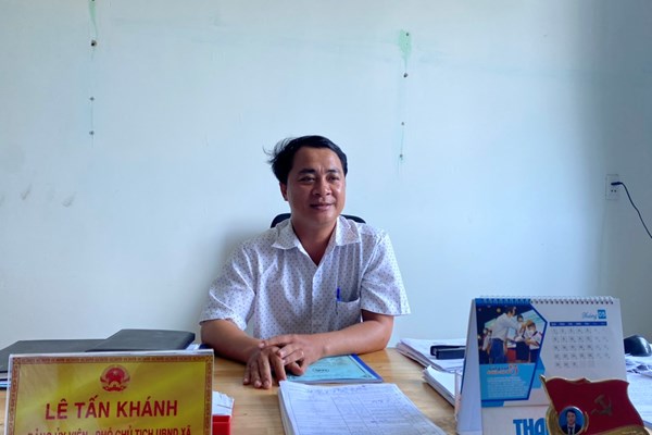 Quảng Ngãi: Người dân “ngộp thở” vì bụi do xe tải chở đất, đá - Anh 5