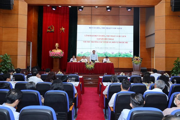 Lần đầu tiên lãnh đạo Bộ VHTTDL đối thoại với thủ trưởng các đơn vị trực thuộc Bộ - Anh 4