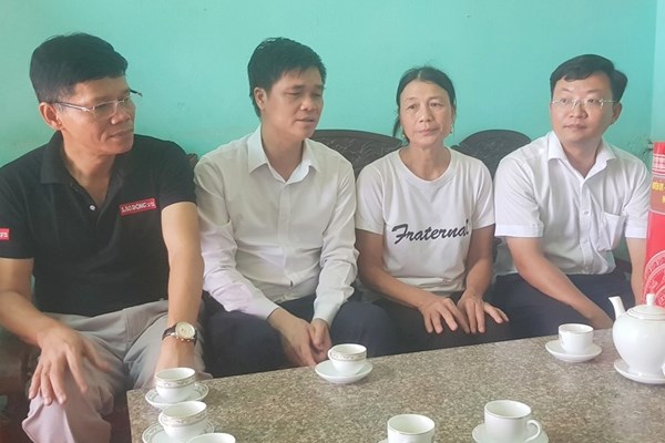 Tổng LĐLĐ Việt Nam thăm, tặng quà thương bệnh binh tại Thanh Hóa - Anh 2