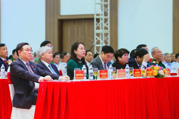 Chủ tịch Quốc hội Vương Đình Huệ dự Lễ trao bằng Tổ quốc ghi công - Anh 1